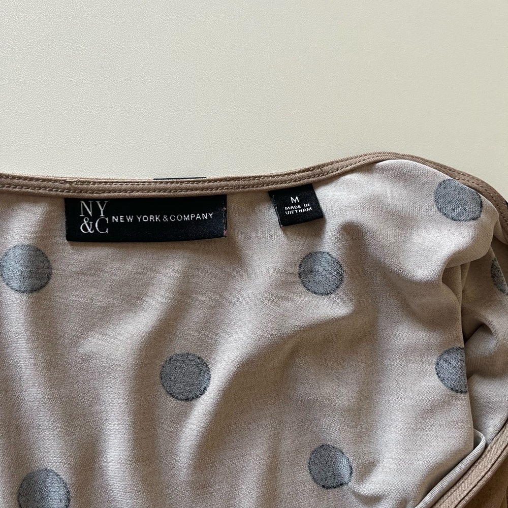New York and company short sleeve Polka dot dress. - Picture 4 of 4